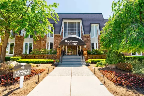 2130 E Hill Rd #384, Grand Blanc, MI 48439