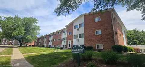 3632 Pine Ridge Ct #27307, Moline, IL 61265