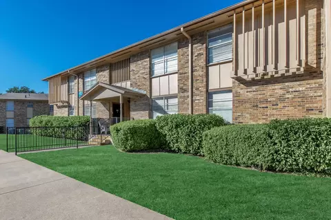 5501 Adams Dr #111, Haltom City, TX 76117