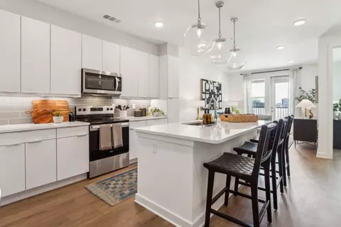 1 Riverside Ave #3417, Jacksonville, FL 32202