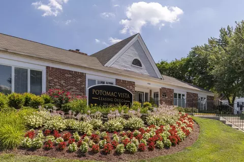 14101 Kristin Ct #P63-202, Woodbridge, VA 22191