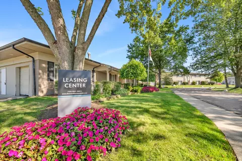 5955 Edinburgh St #05-104, Canton, MI 48187