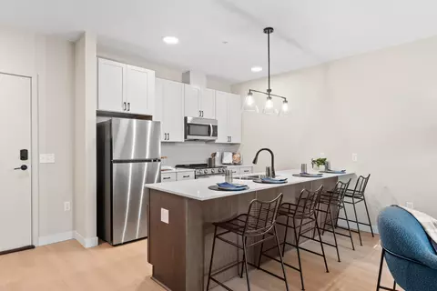 1160 Frost Ave #411, Maplewood, MN 55109