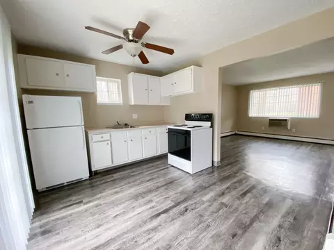 1100 Oakwood Dr #A206, Elyria, OH 44035