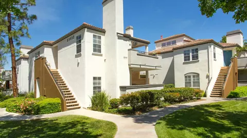 23516 Magic Mountain Pkwy #322, Santa Clarita, CA 91355