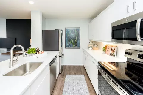 1811 S River Dr #250, Portland, OR 97201