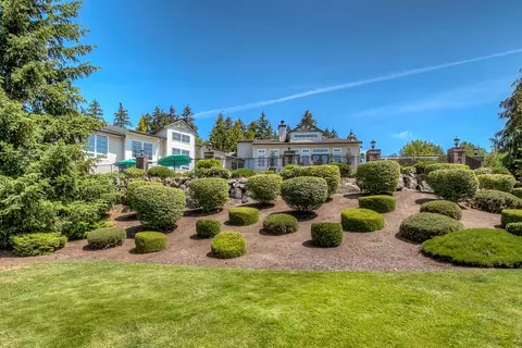 300 Vuemont Pl NE #L303, Renton, WA 98056