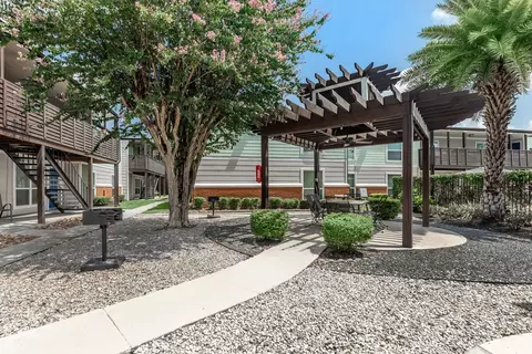 4000 W 34th Street Apt 2 Beds 2 Baths 1493 #2 BEDS, 2 BATHS, $1493, Houston, TX 77092