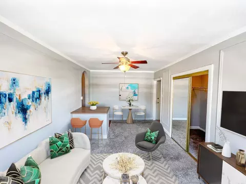 5541 S Everett Ave #812, Chicago, IL 60637