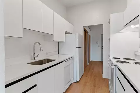 4253 7th Ave NE #204, Seattle, WA 98105