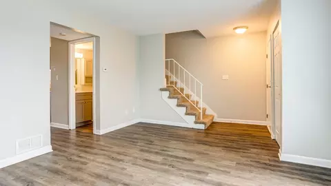 1000 Geneva Rd #15D, Saint Charles, IL 60174