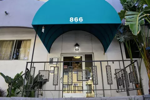 866 Westmount Dr #304, West Hollywood, CA 90069