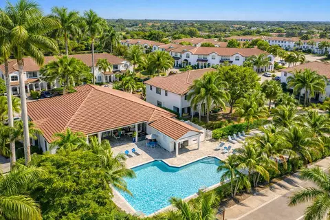 8067 Dream Catcher Cir #404, Naples, FL 34119