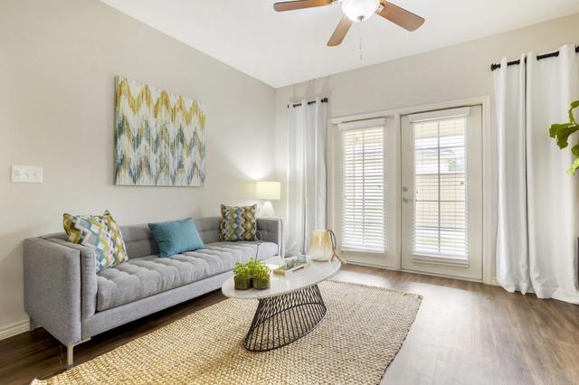 210 Polly Ln #321, Lafayette, LA 70508
