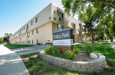 2323 S 17th St #1-304, Grand Forks, ND 58201