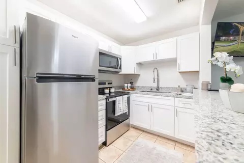 3751 SW 20th Ave UNIT 18, Gainesville, FL 32608