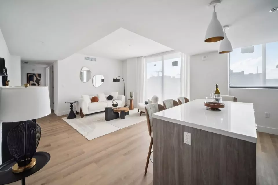  2233 Hollywood Blvd #401, Hollywood, FL 33020 photo 3