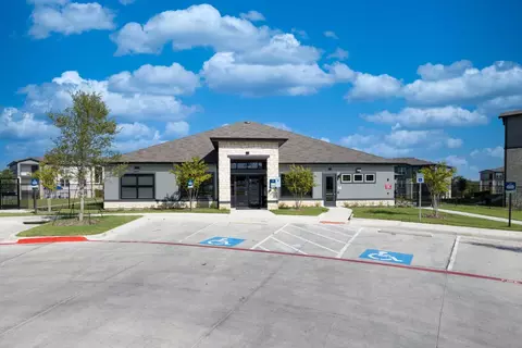 5761 Highland Hills Dr #8203, Dallas, TX 75241