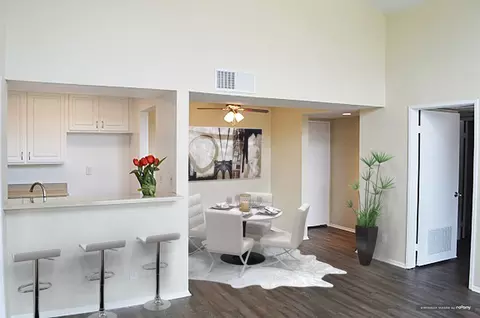 12244 Burbank Blvd #204, Los Angeles, CA 91607