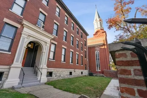 806 E Chestnut St #9, Louisville, KY 40204