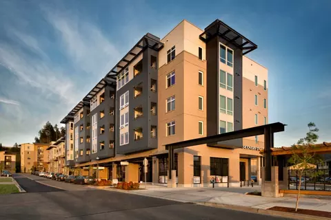 942 Discovery Cir NE #P983-203, Issaquah, WA 98029