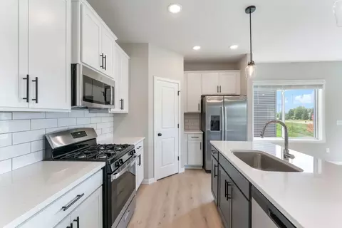 10116 Sunbird Cir #10111, Woodbury, MN 55129