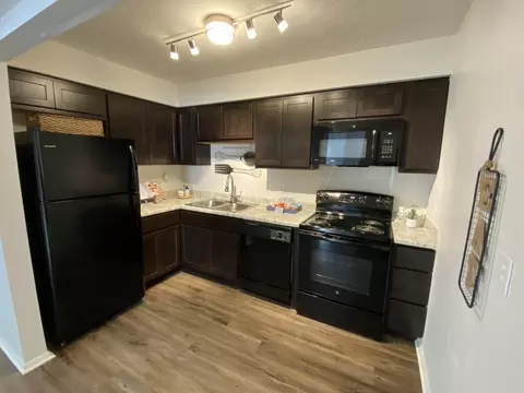 147 Diplomat Ct #124-01, Beech Grove, IN 46107