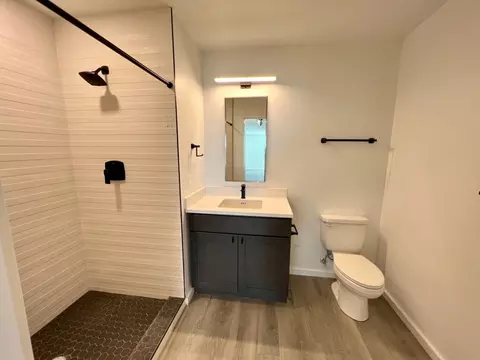 725 W Pratt St #304, Baltimore, MD 21201