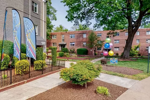 5360 Quincy Pl #3908-202, Hyattsville, MD 20784