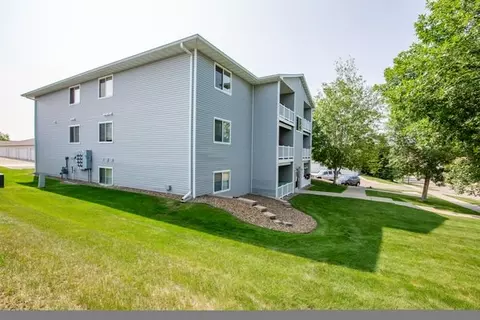 425 E Calgary Ave #7, Bismarck, ND 58503