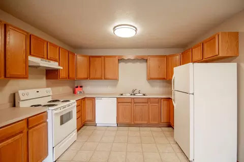 425 E Calgary Ave #7, Bismarck, ND 58503