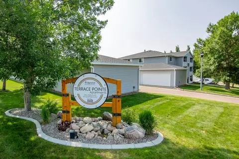 425 E Calgary Ave #7, Bismarck, ND 58503