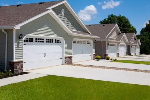 8300 Ira Dr #8116, North Ridgeville, OH 44039