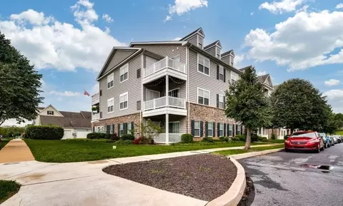 310 Honeysuckle Dr #116, Marietta, PA 17547