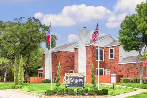 1050 W Ash Ln #11-1122, Euless, TX 76039