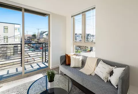 207 18th Ave #301, Seattle, WA 98122