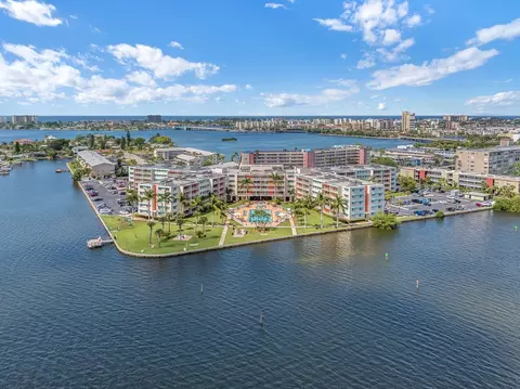 1885 Shore Dr S #439, South Pasadena, FL 33707