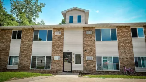 655 12th St SW #02, Forest Lake, MN 55025