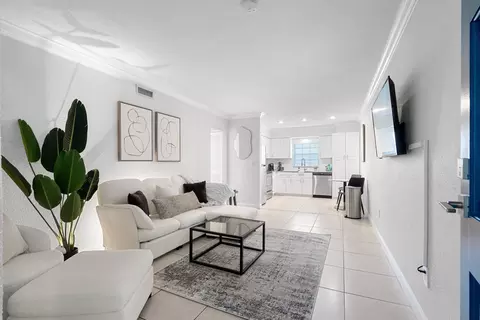 3215 W Swann Ave #19, Tampa, FL 33609