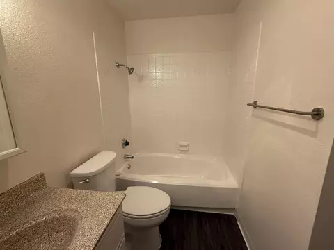 293 Shasta Dr #136, Vacaville, CA 95687