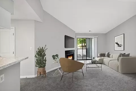 3520 Drawbridge Pkwy #B, Greensboro, NC 27410