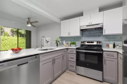 2501 SW 336th St #H-11, Federal Way, WA 98023