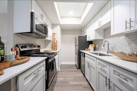 12211 N Paradise Village Pkwy W #207, Phoenix, AZ 85032