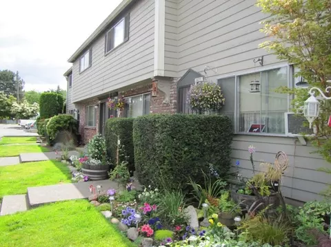14291 SE Rupert Dr #18, Oak Grove, OR 97267