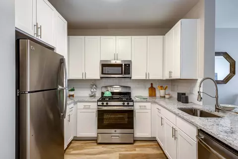 9 Bay Dr #2302, Canton, MA 02021