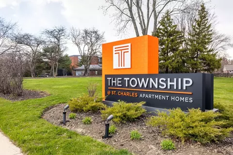 201 N Tyler Rd #317, Saint Charles, IL 60174