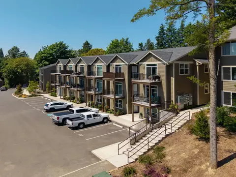 10480 SW Eastridge St #151, Portland, OR 97225