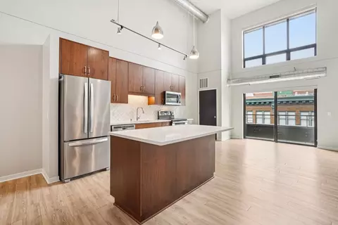 244 4th St E #303, Saint Paul, MN 55101