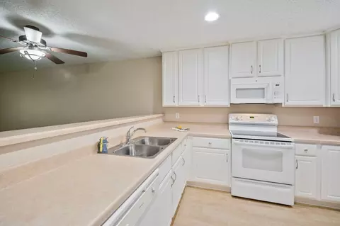 7400 Oak Park Village Dr #1, Saint Louis Park, MN 55426