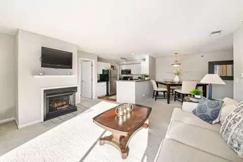 348 Glenwood Dr #324104, Bloomingdale, IL 60108